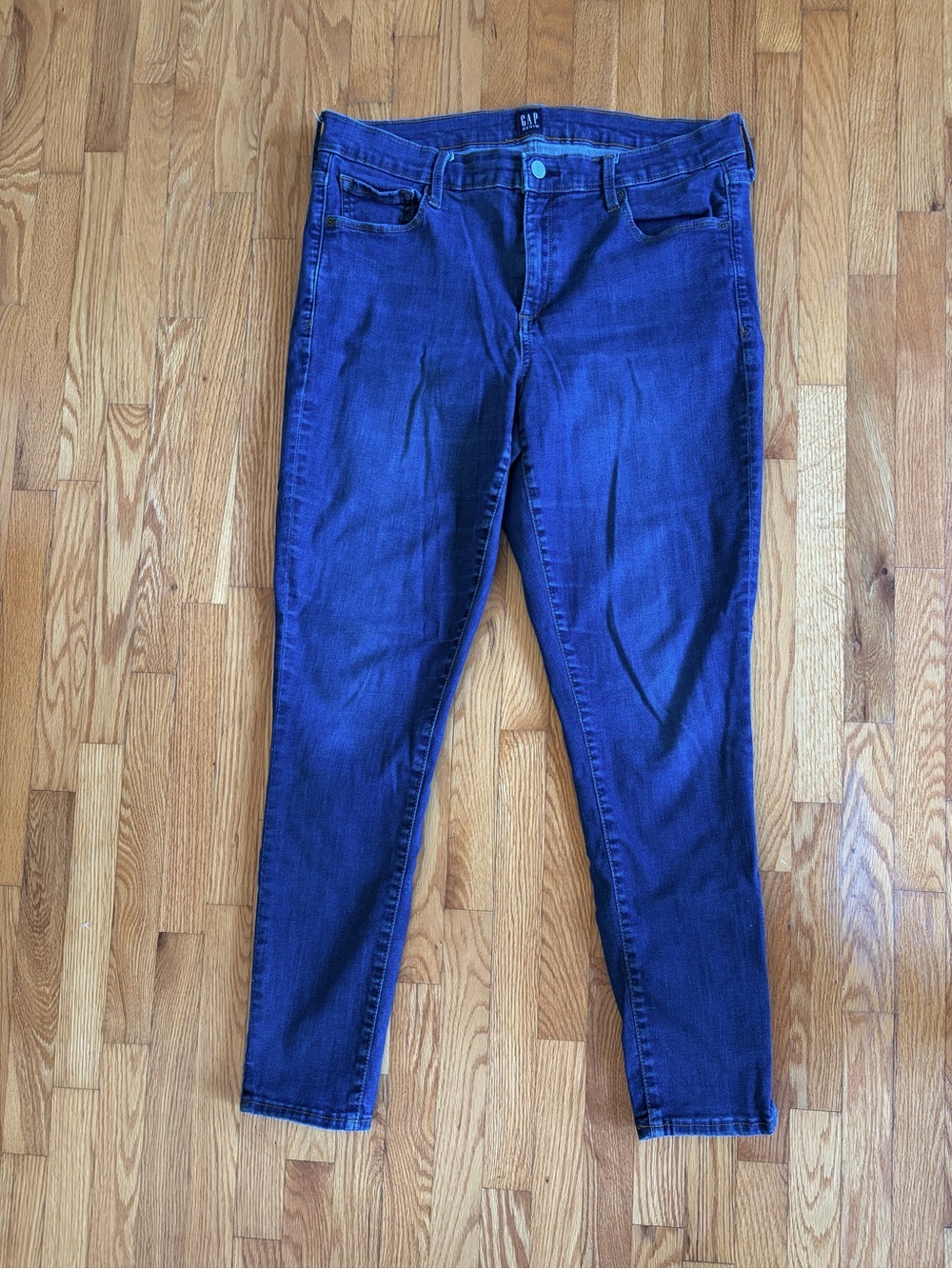 Gap skinny jeans dark blue size 32 (women’s 14)